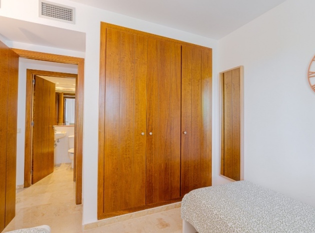 Resale - Apartment - Punta Prima - la entrada