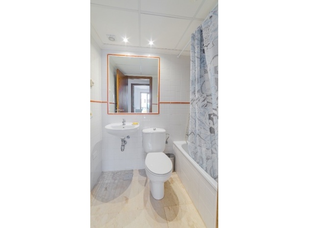 Resale - Apartment - Punta Prima - la entrada