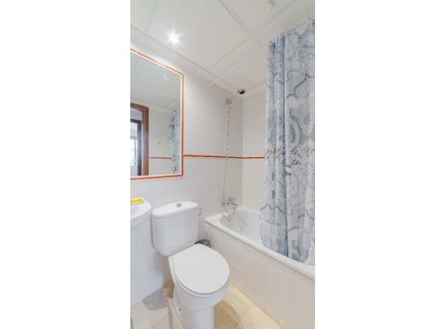 Resale - Apartment - Punta Prima - la entrada