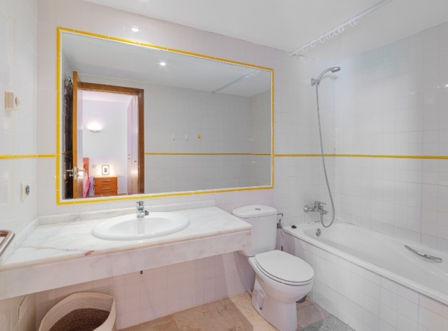 Resale - Apartment - Punta Prima - la entrada