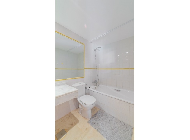 Resale - Apartment - Punta Prima - la entrada