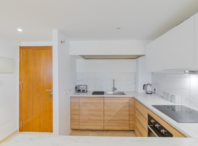 Resale - Apartment - Punta Prima - la entrada