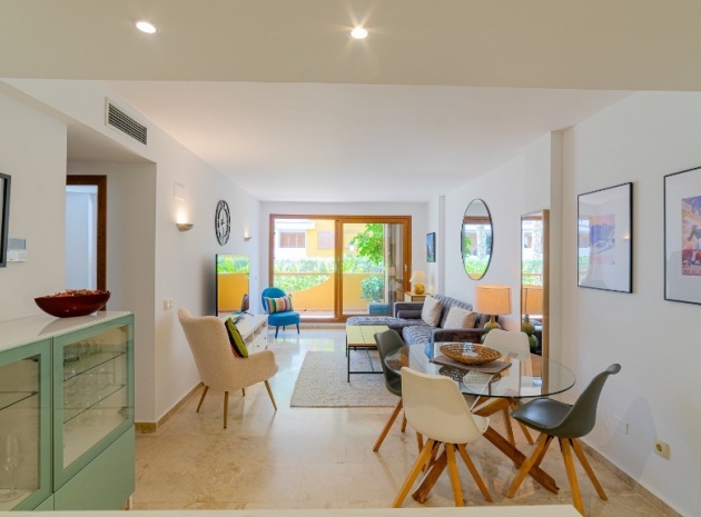 Resale - Apartment - Punta Prima - la entrada