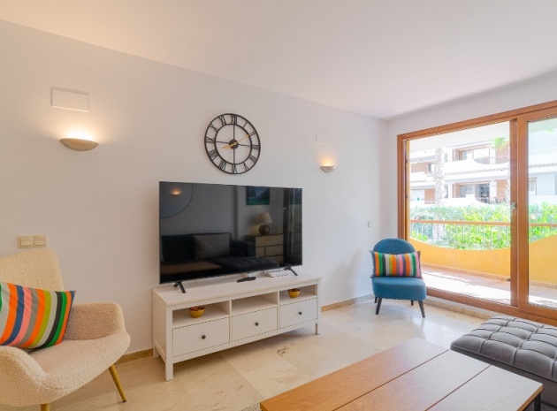 Resale - Apartment - Punta Prima - la entrada