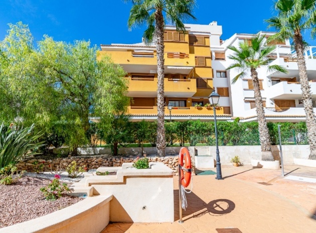 Resale - Apartment - Punta Prima - la entrada