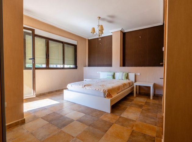 Resale - Villa - Villamartin