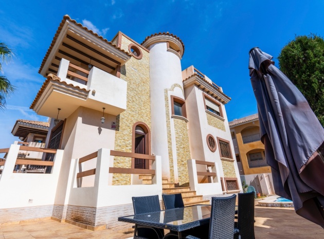 Resale - Villa - Villamartin