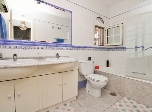 Resale - Townhouse - Villamartin - rioja