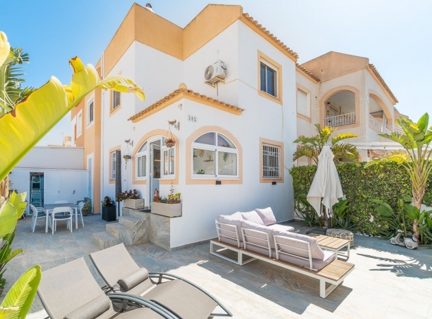 Resale - Villa - Torrevieja - altos del limonar