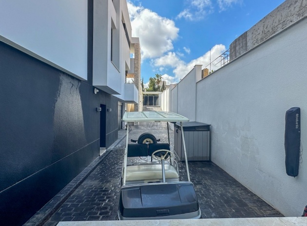 Resale - Villa - Villamartin