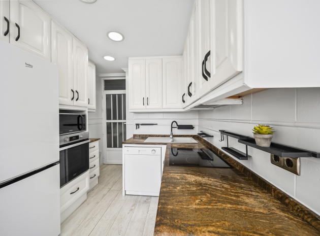 Återförsäljning - Lägenhet - Torrevieja - Beachside Torrevieja