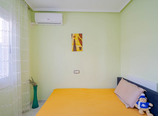 Återförsäljning - Lägenhet - Punta Prima - Las Barcas