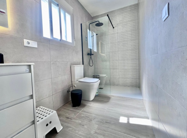 Resale - Villa - Villamartin - las filipinas