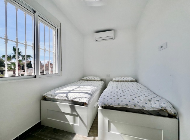 Resale - Villa - Villamartin - las filipinas