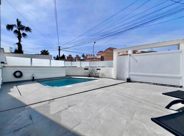 Resale - Villa - Villamartin - las filipinas