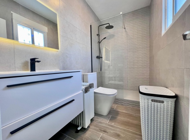 Resale - Villa - Villamartin - las filipinas