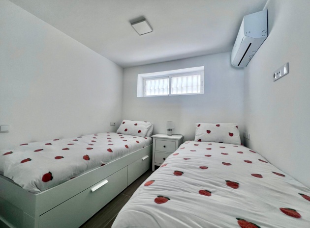 Resale - Villa - Villamartin - las filipinas