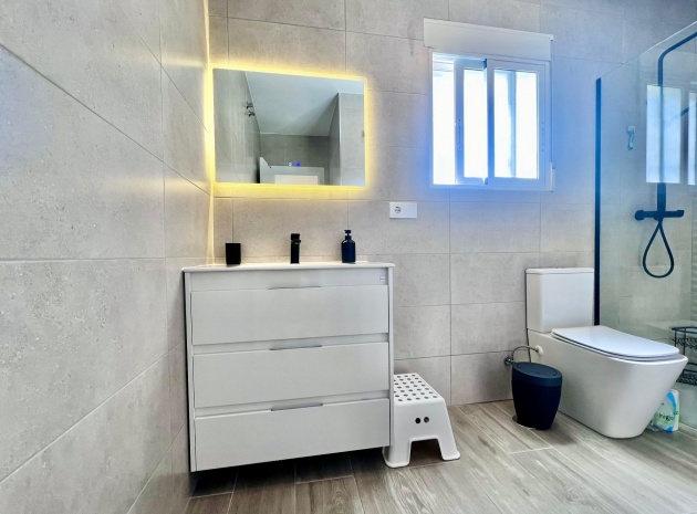 Resale - Villa - Villamartin - las filipinas