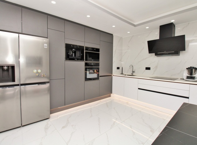 Återförsäljning - Lägenhet - Torrevieja - Beachside Torrevieja