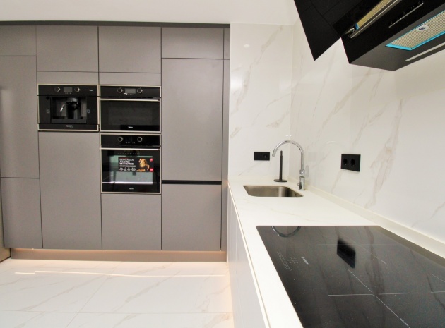 Återförsäljning - Lägenhet - Torrevieja - Beachside Torrevieja