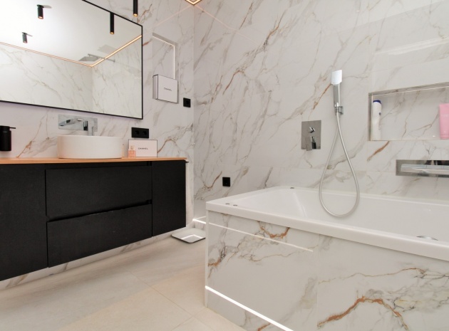 Återförsäljning - Lägenhet - Torrevieja - Beachside Torrevieja