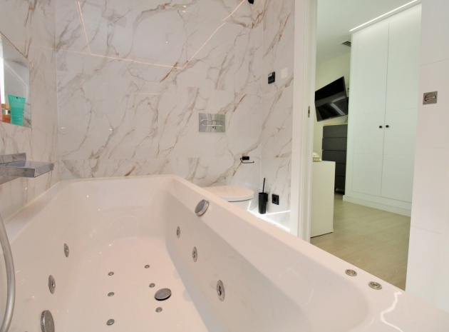 Återförsäljning - Lägenhet - Torrevieja - Beachside Torrevieja