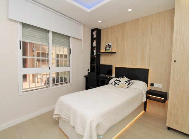 Återförsäljning - Lägenhet - Torrevieja - Beachside Torrevieja