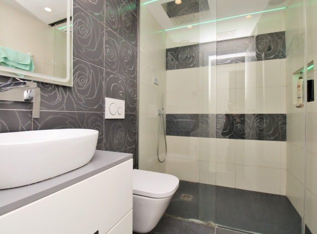 Återförsäljning - Lägenhet - Torrevieja - Beachside Torrevieja