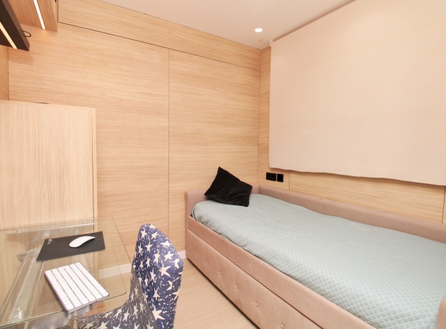 Återförsäljning - Lägenhet - Torrevieja - Beachside Torrevieja