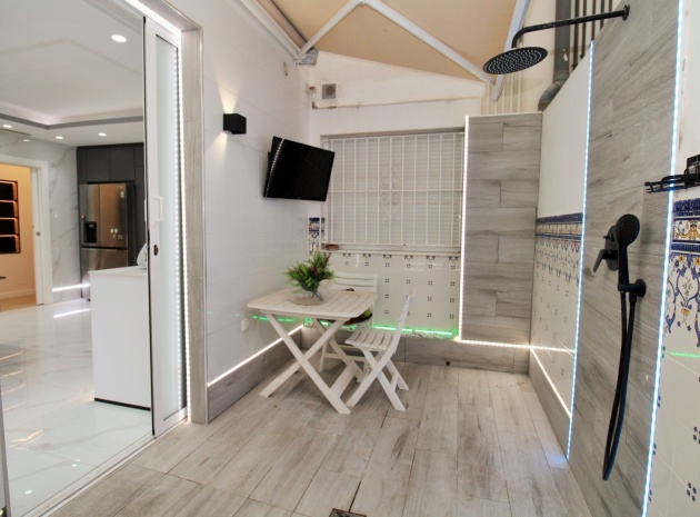 Återförsäljning - Lägenhet - Torrevieja - Beachside Torrevieja