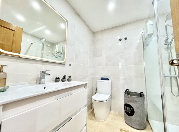 Resale - Apartment - Villamartin