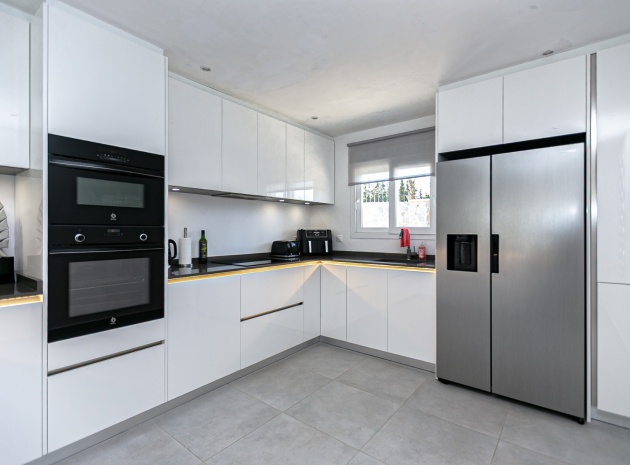 Resale - Villa - Campoamor - lomas de don juan