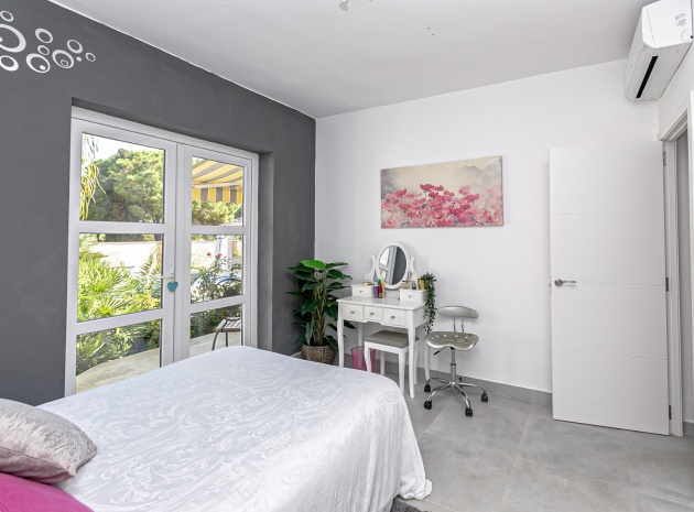 Resale - Villa - Campoamor - lomas de don juan