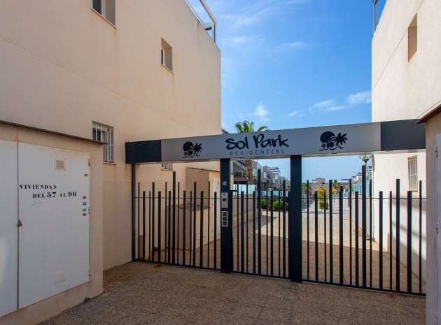 Resale - Apartment - Torrevieja - Aguas Nuevas