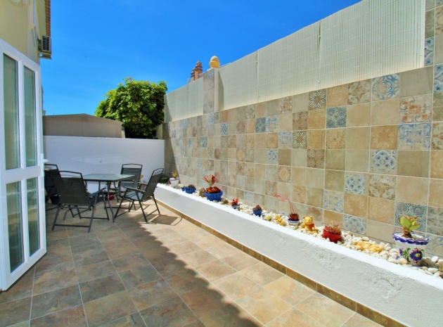 Resale - Townhouse - Villamartin - blue lagoon