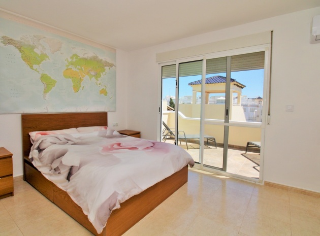 Resale - Townhouse - Villamartin - blue lagoon