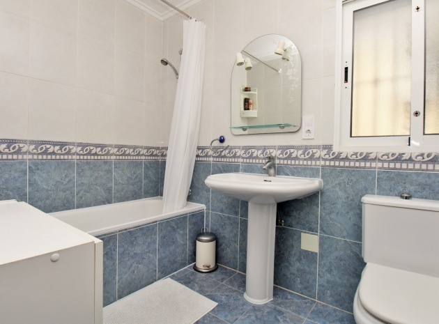Resale - Townhouse - Villamartin - blue lagoon