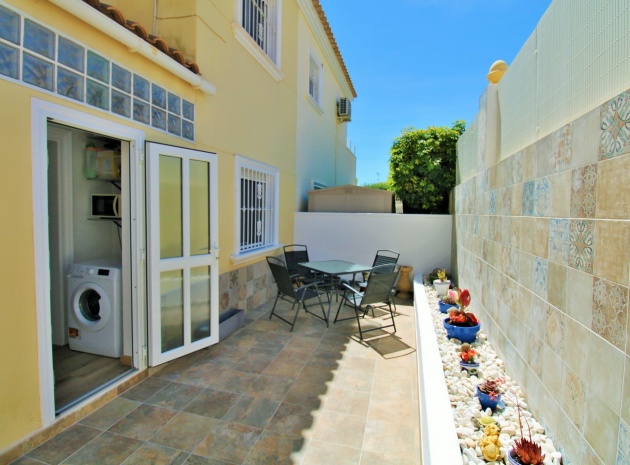 Resale - Townhouse - Villamartin - blue lagoon
