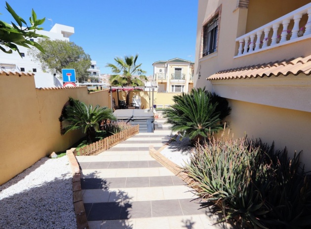 Resale - Villa - Orihuela - Villamartin