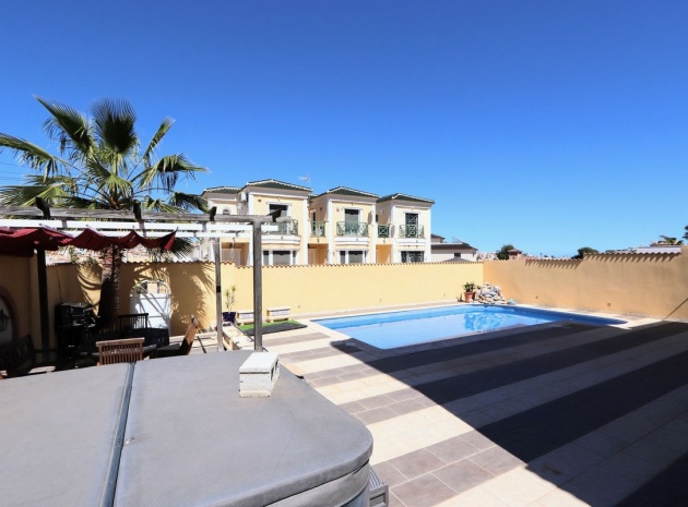 Resale - Villa - Orihuela - Villamartin