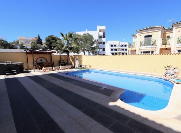Resale - Villa - Orihuela - Villamartin