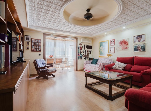 Resale - Apartment - Torrevieja - Torrevieja Centro