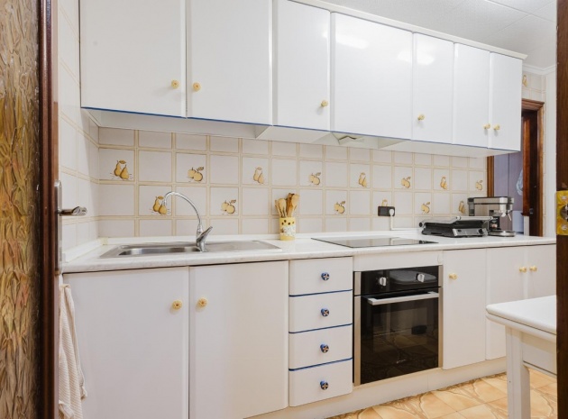 Resale - Apartment - Torrevieja - Torrevieja Centro