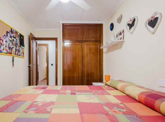 Resale - Apartment - Torrevieja - Torrevieja Centro