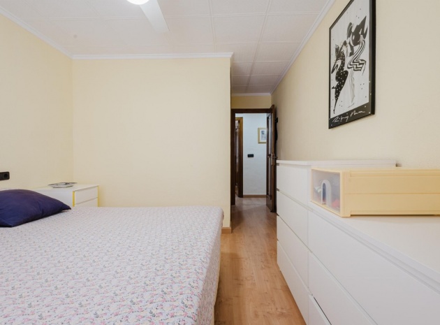 Resale - Apartment - Torrevieja - Torrevieja Centro