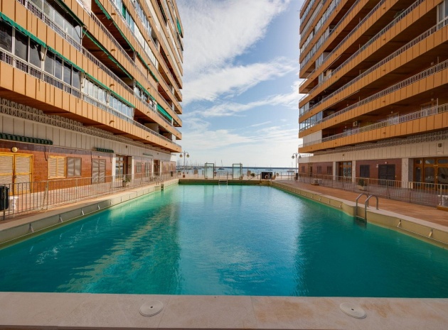 Resale - Apartment - Torrevieja - Torrevieja Centro