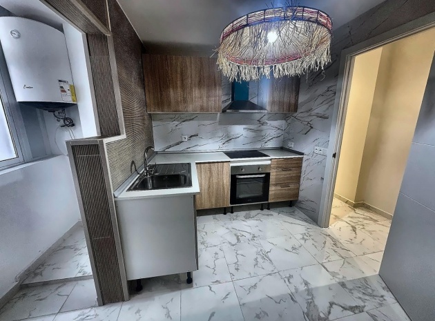 Resale - Apartment - Torrevieja - Torrevieja Centro