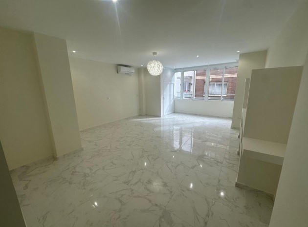 Resale - Apartment - Torrevieja - Torrevieja Centro
