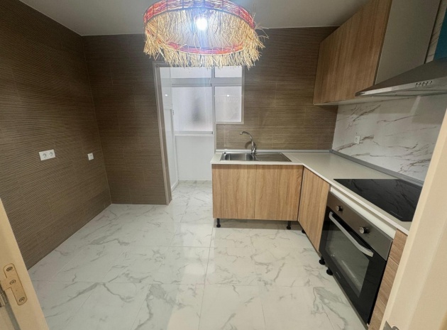 Resale - Apartment - Torrevieja - Torrevieja Centro
