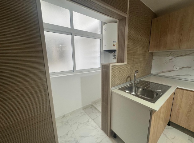 Resale - Apartment - Torrevieja - Torrevieja Centro